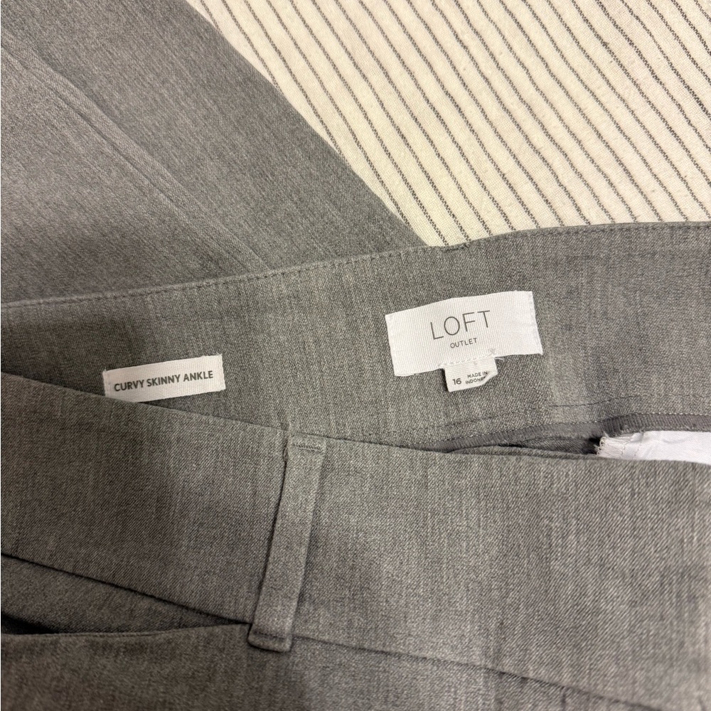 LOFT Gray Curvy Skinny Ankle Trousers